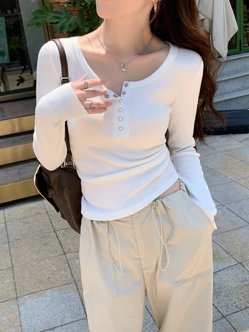 长袖U领纽扣内搭修身弹力上衣秋冬季正肩露锁骨T恤女甜辣打底衫