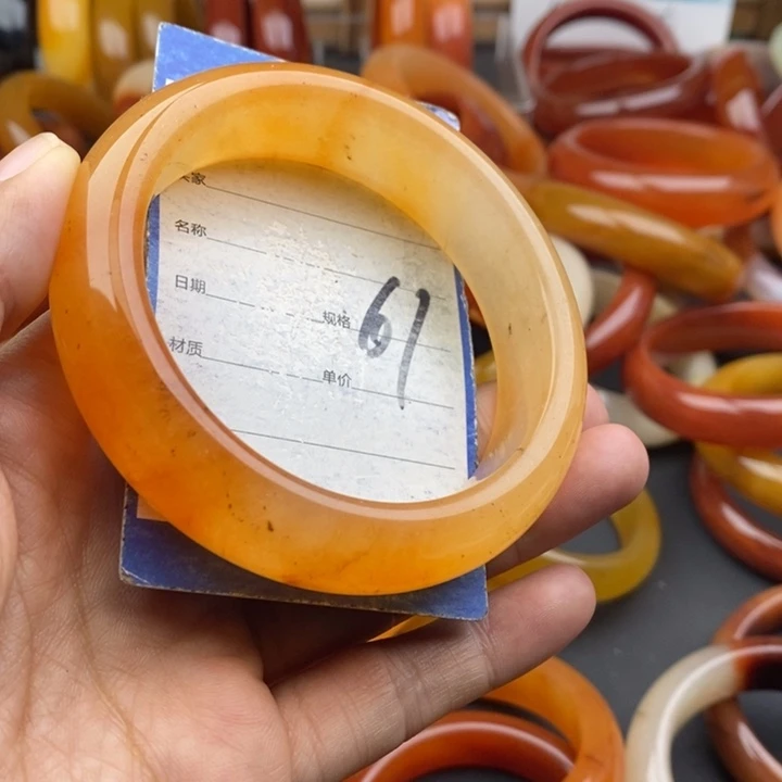 未镶嵌手镯石英质玉