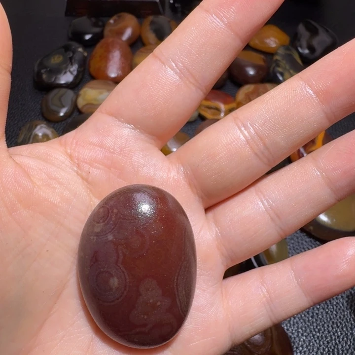 红***A瓷片马达加斯加奇石手把件