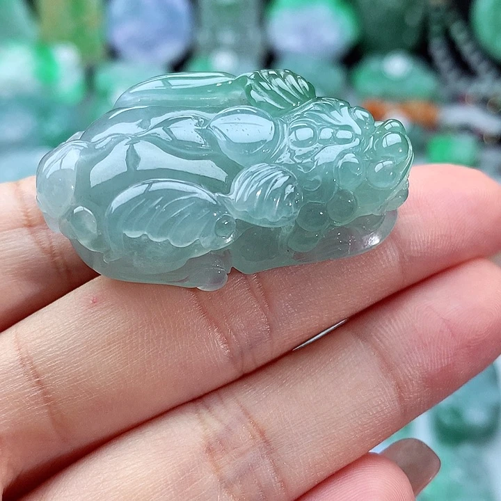 翡翠颈饰未镶嵌就**搏翡翠