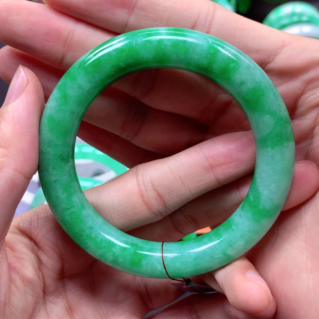 翡翠手镯未镶嵌怡*宝翡翠手镯