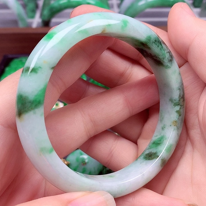 翡翠手镯未镶嵌翡翠手镯