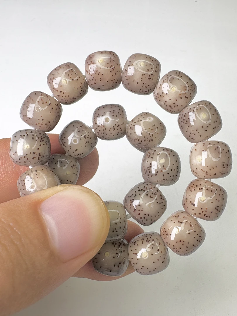 【超极牛毛星点货】火龙果星点分布原生态星月菩提10X9桶珠手串冰透