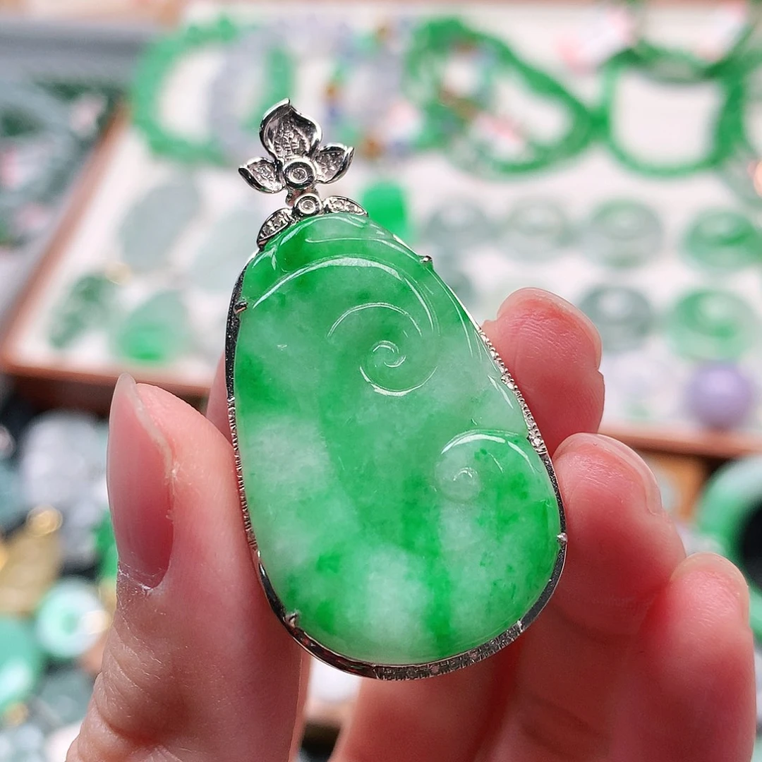 套链未镶嵌翡翠挂件