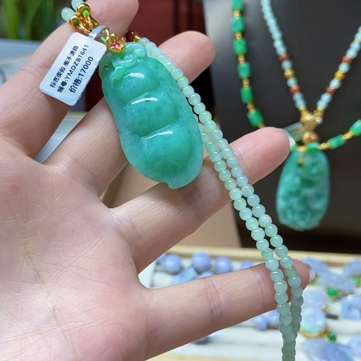 翡翠未镶嵌颈饰吊坠