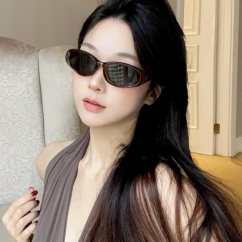 2025新款港风墨镜女款方圆脸网红高级感太阳镜旅游拍照女防紫外线