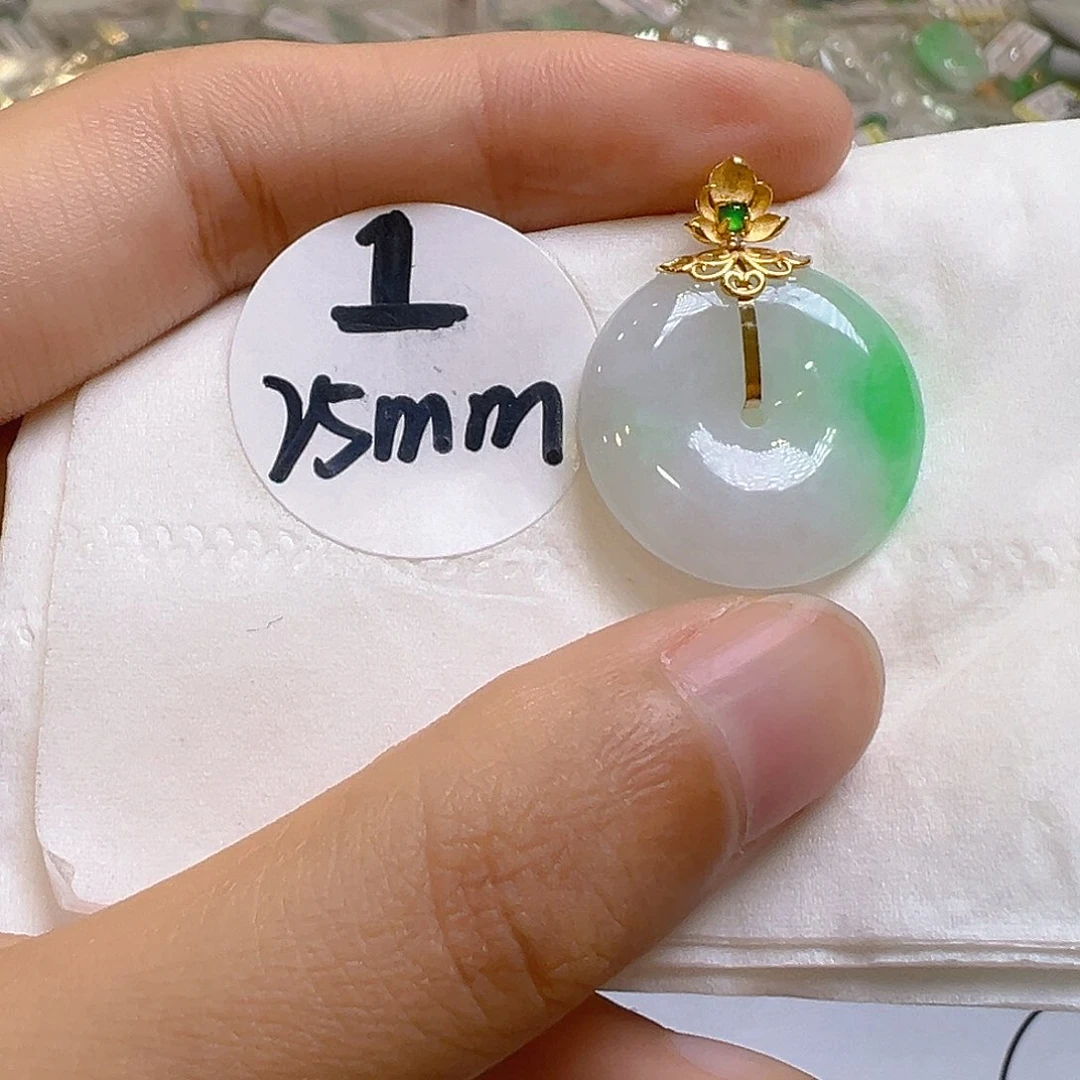 翡翠18K金镶嵌颈饰翡翠