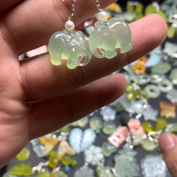 蛇纹石玉耳钉足银镀金镶嵌