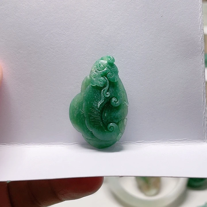 独山玉未镶嵌颈饰