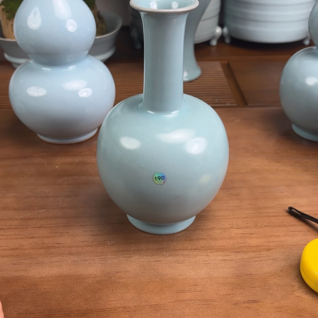 编号190仿古釉长颈瓶