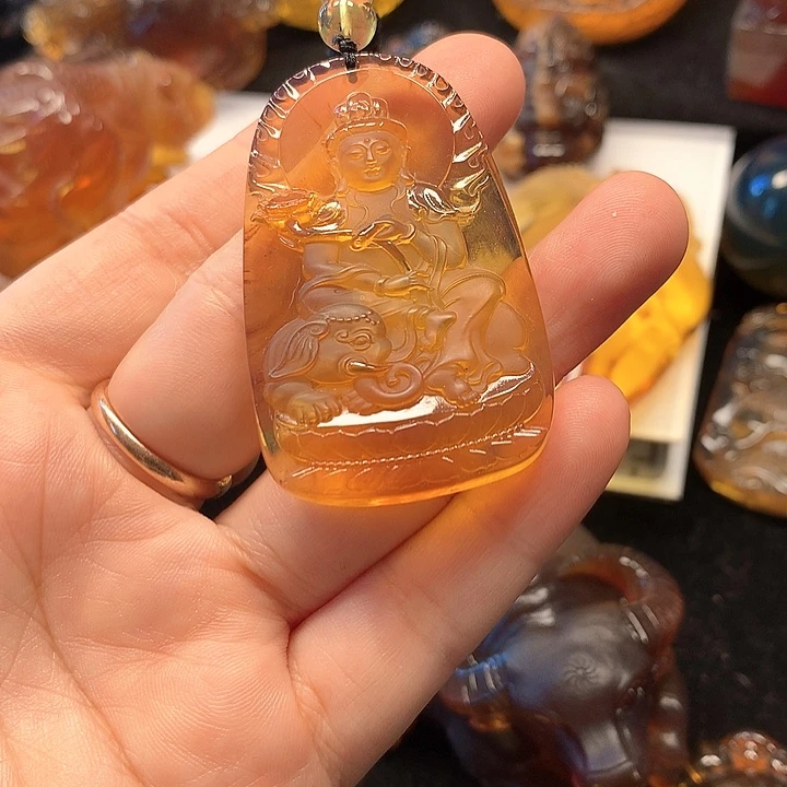 裸石琥珀未镶嵌普贤吊坠