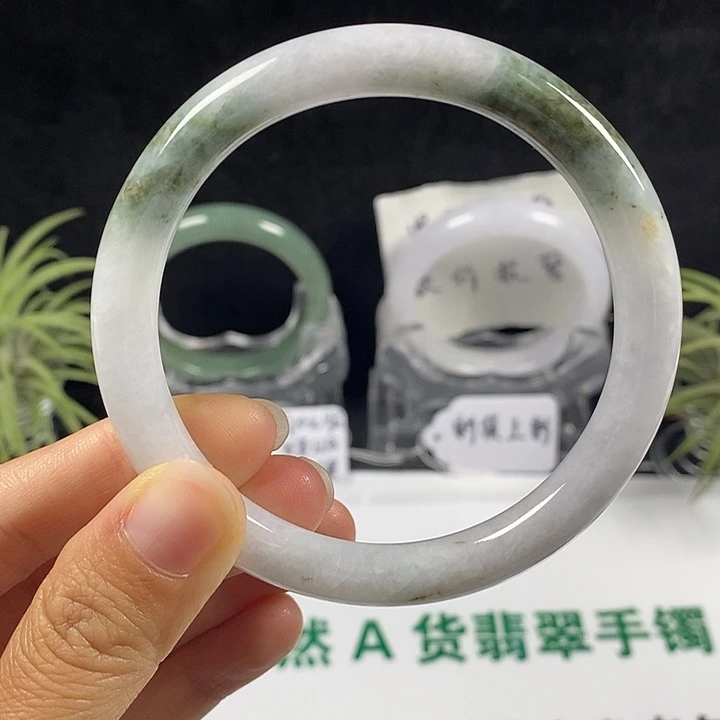 未镶嵌手镯翡翠45号。 60.8圈