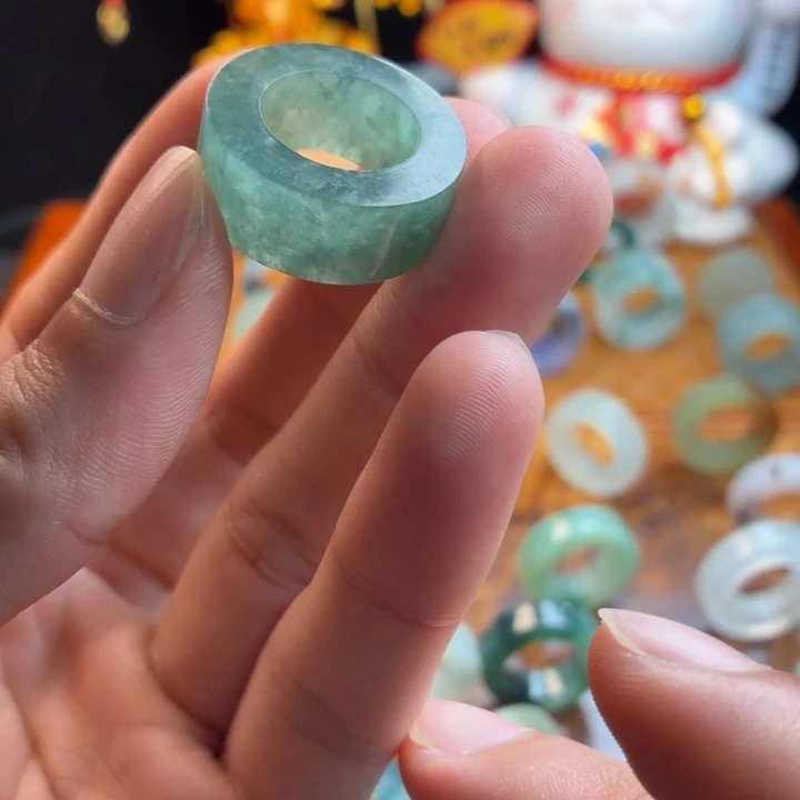 定制翡翠未镶嵌戒圈