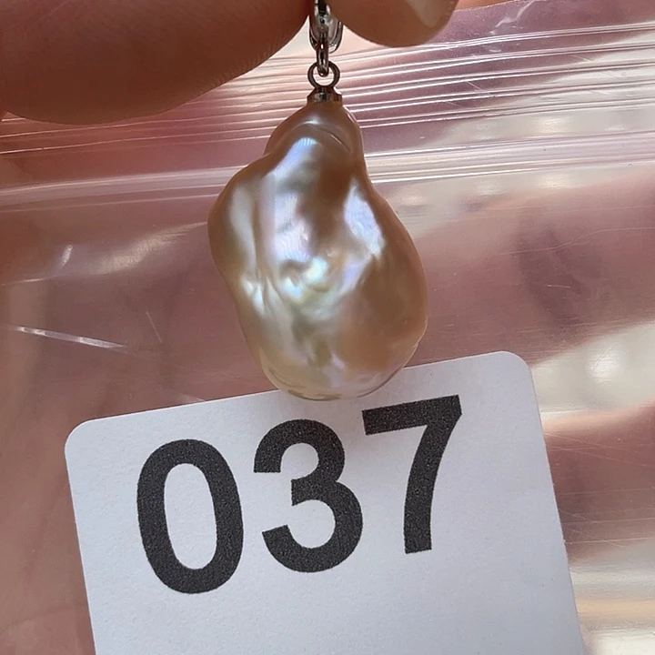 未镶嵌天然珍珠。  漏 漏 漏淡水珍珠