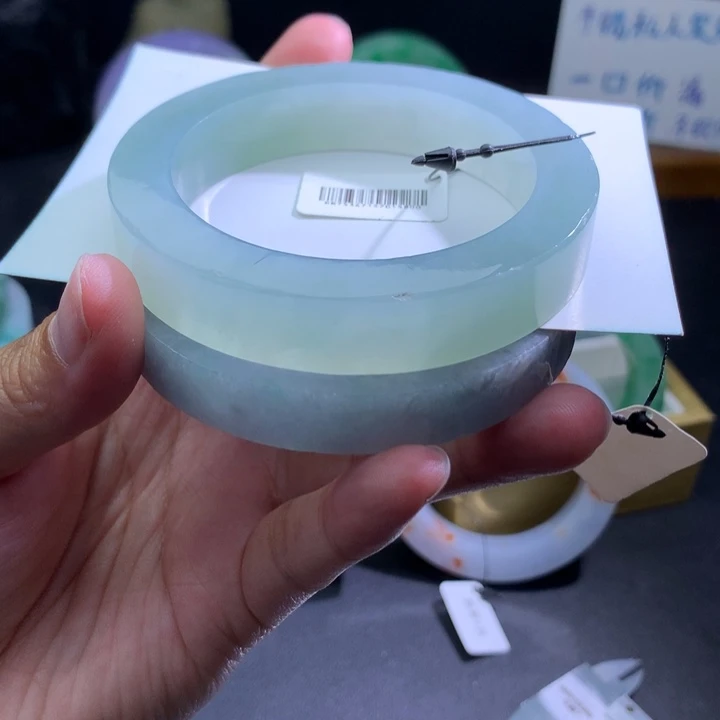 定制翡翠未镶嵌翡翠手镯