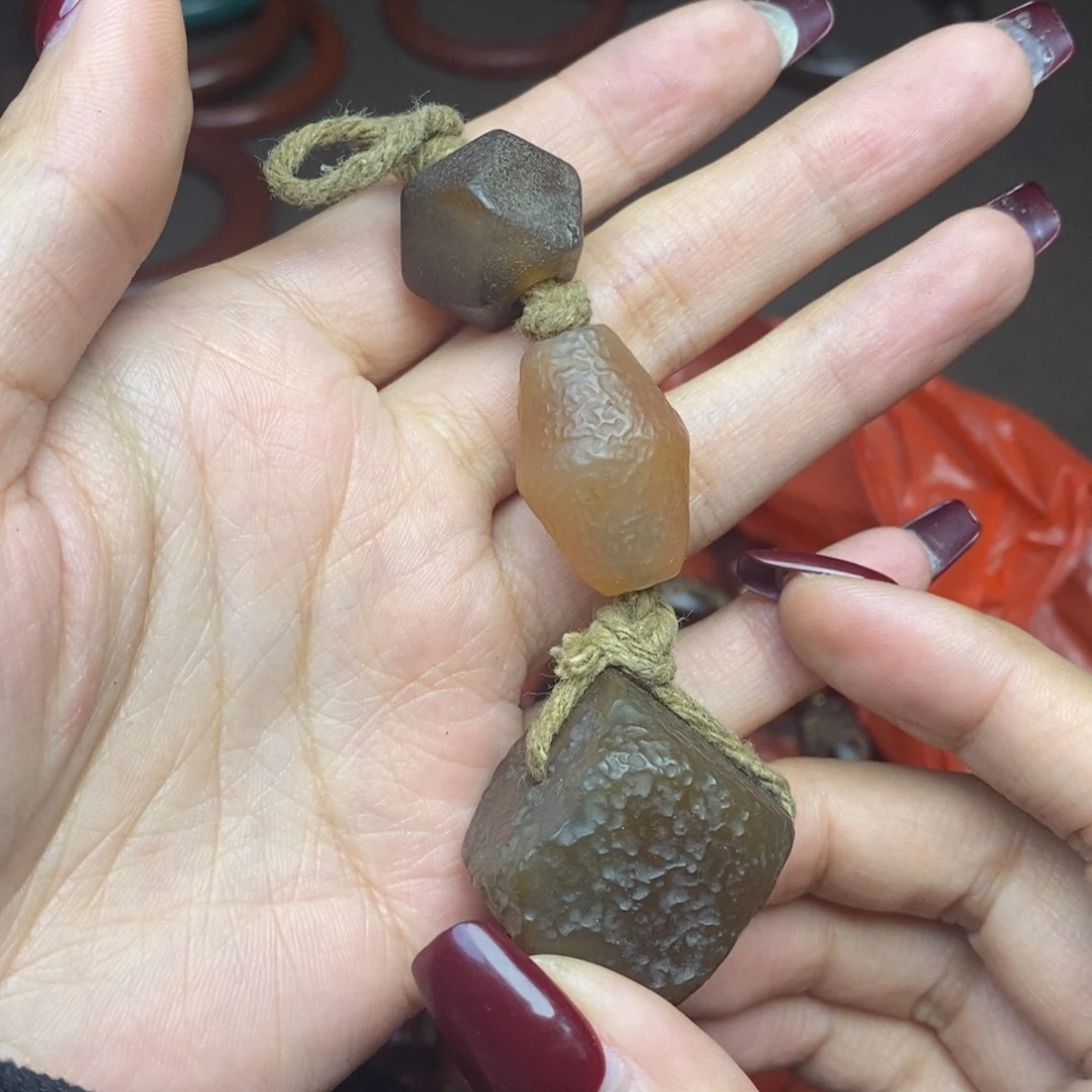 玛瑙/玉髓颈饰未镶嵌