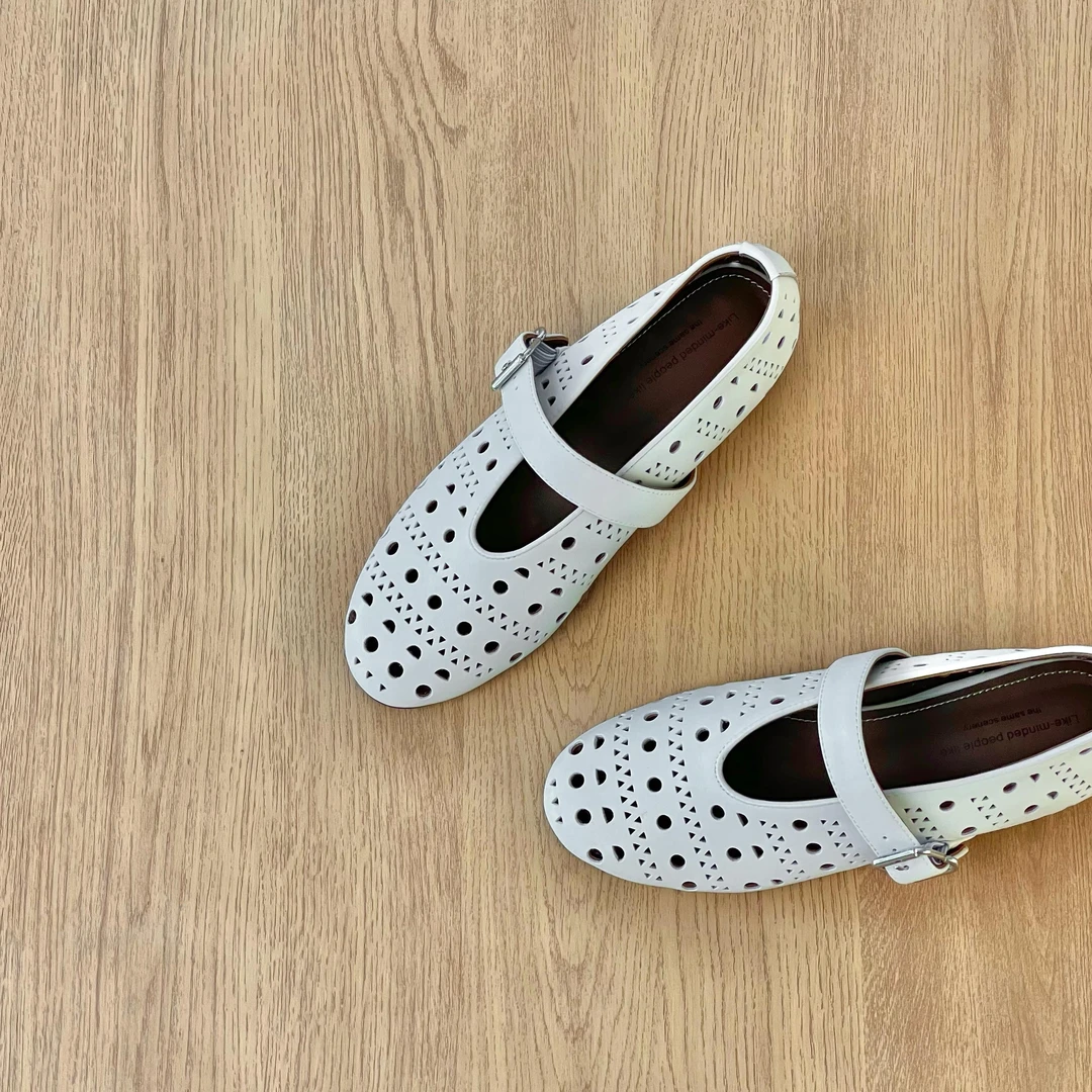 HUSSLOVE 羊皮·跟高4CM·百搭简约镂空洞洞一字带内增高单鞋