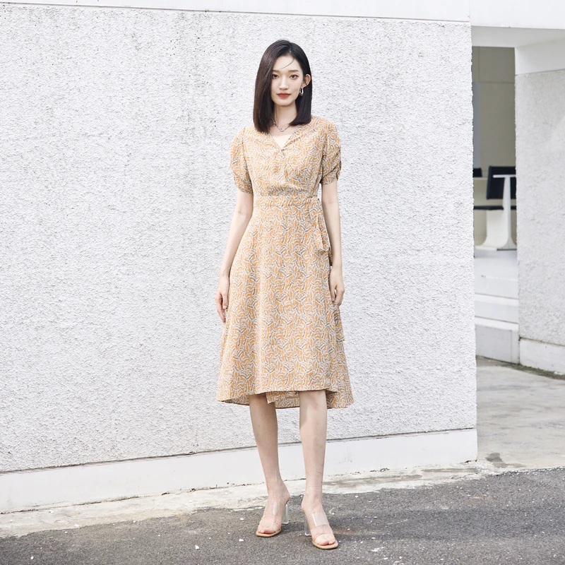 婉甸2025夏季新品枫叶黄树叶花法式连衣裙1242N73XD5