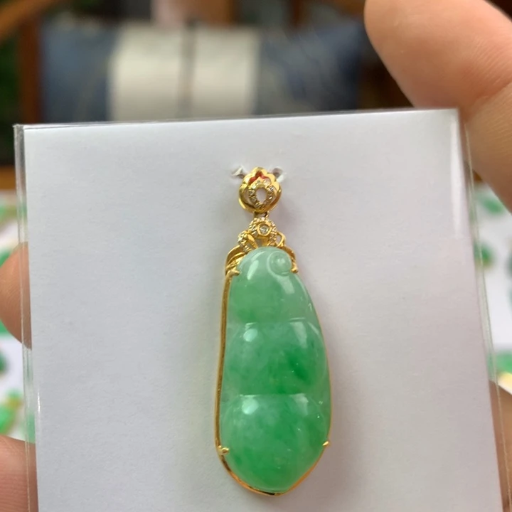 颈饰18K金镶嵌翡翠翡翠吊坠