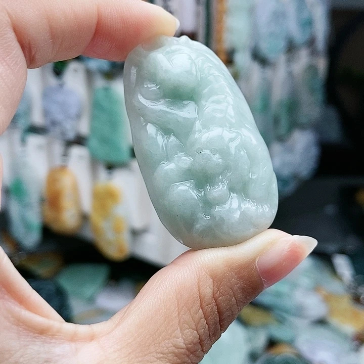 颈饰足铂镶嵌翡翠翡翠