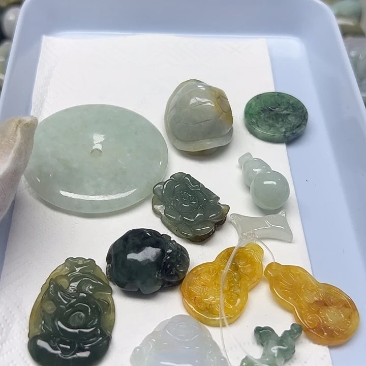 翡翠未镶嵌颈饰天然翡翠02