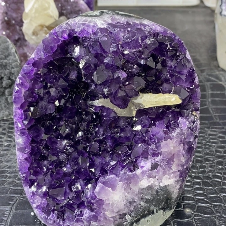 未镶嵌珠宝半成品水晶上新奇石簇