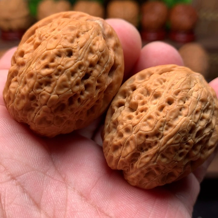 文玩核桃吊坠铁虎头