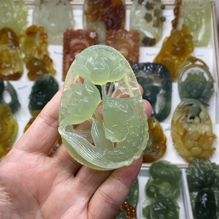 【闪购商品】蛇纹石玉未镶嵌颈饰星***吻