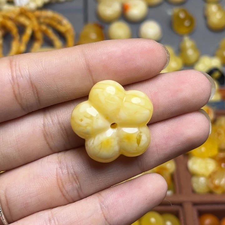 蜜蜡未镶嵌珠宝奇石满蜡白妖花五瓣花吊坠