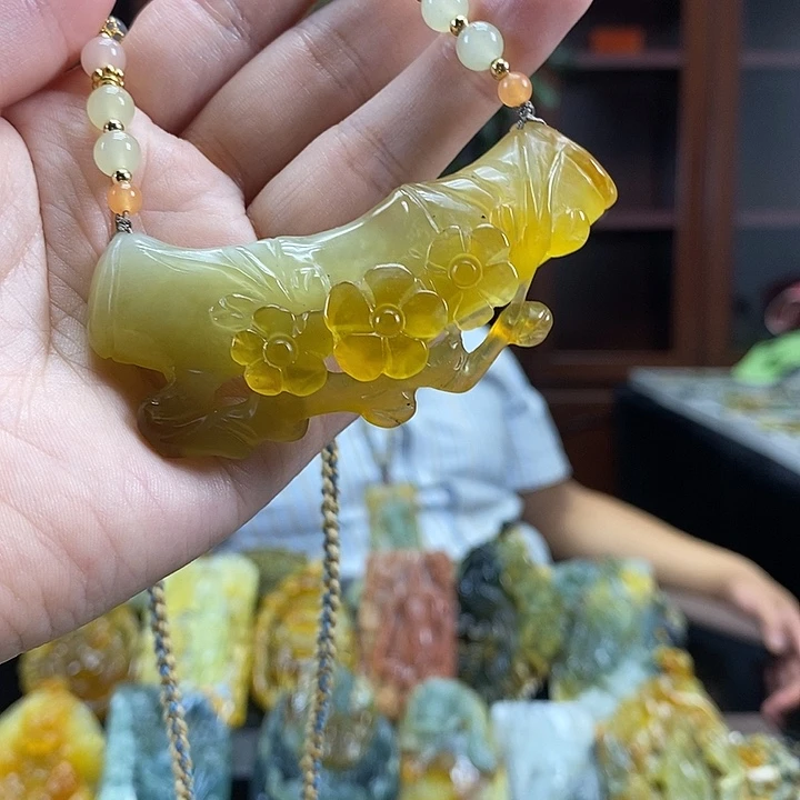 未镶嵌蛇纹石玉颈饰