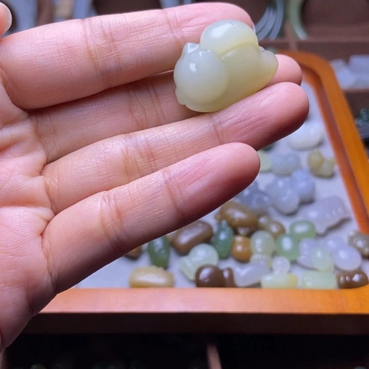 秋***硕和田玉未镶嵌颈饰