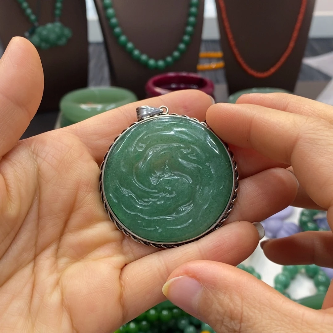 石英岩玉未镶嵌颈饰