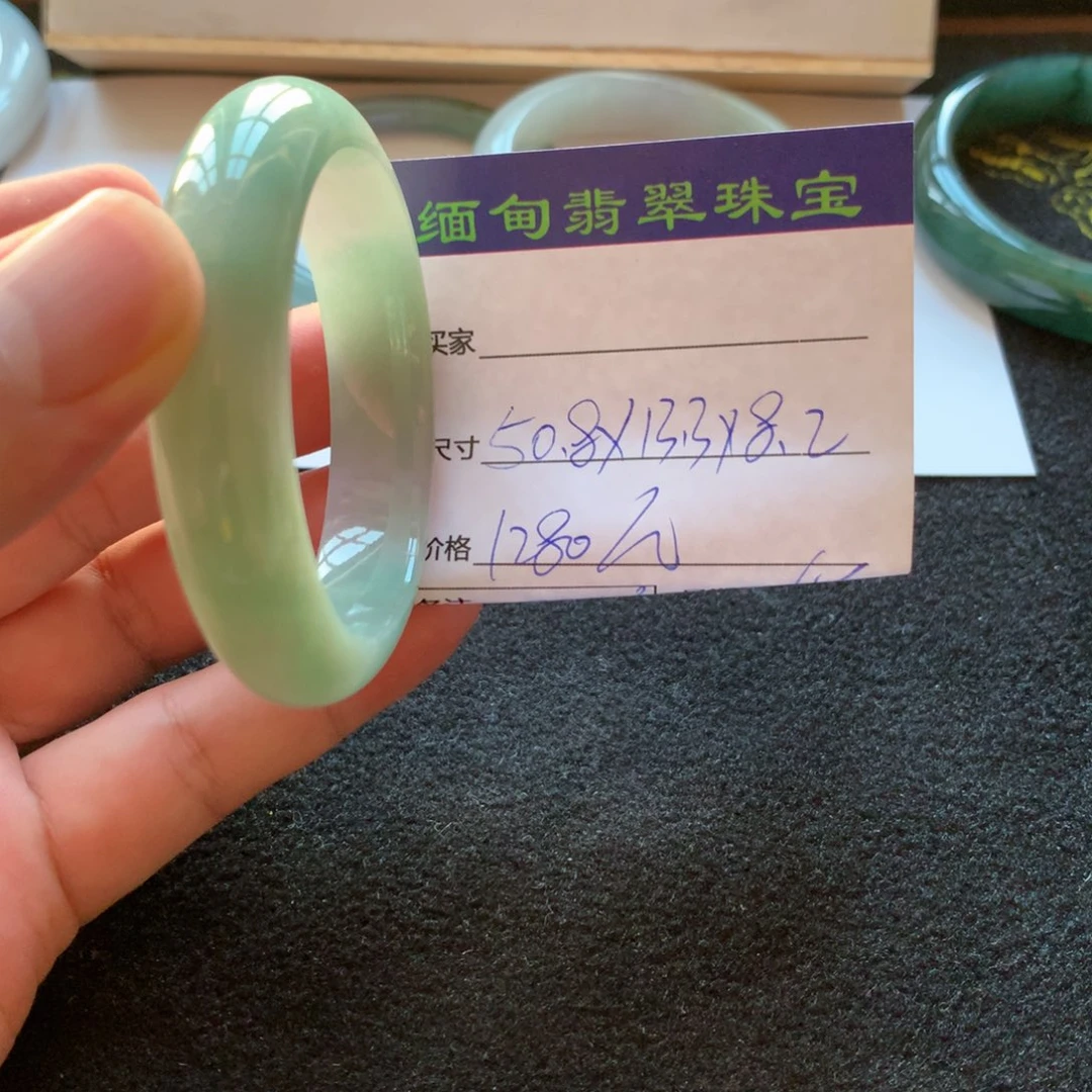 定制翡翠未镶嵌翡翠手镯
