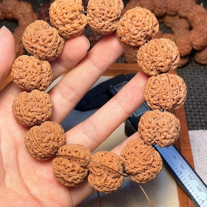 张***r吊坠金刚菩提金字