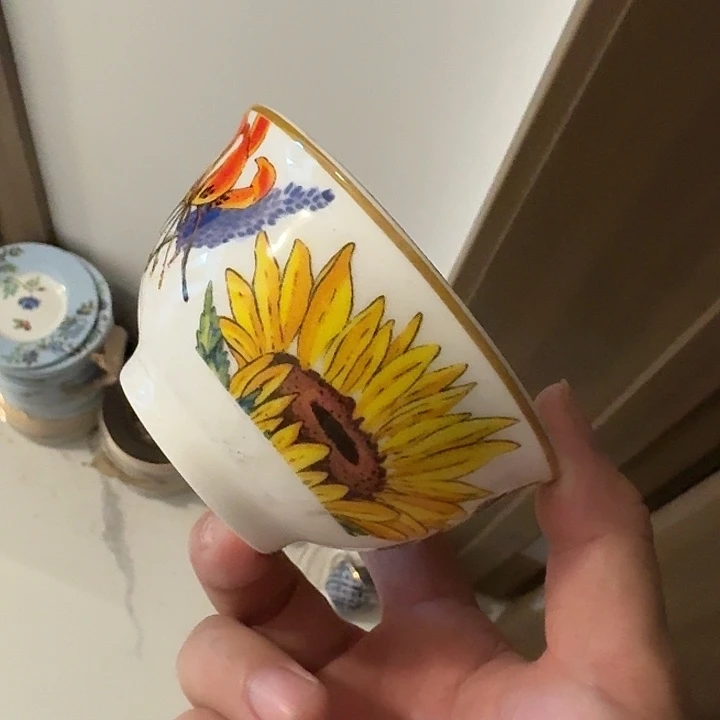 嬿***子瓷4个小碗均价7.5米一个