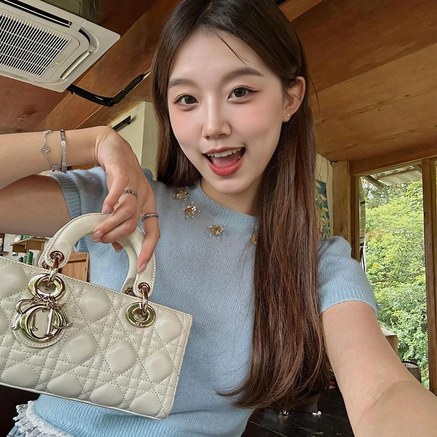 蓝色短袖小香风T恤女夏季2025新款小个子设计感小众冰丝针织上衣