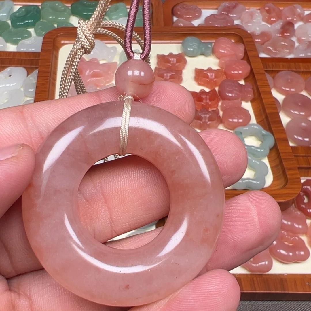蛙***尼颈饰未镶嵌石英质玉