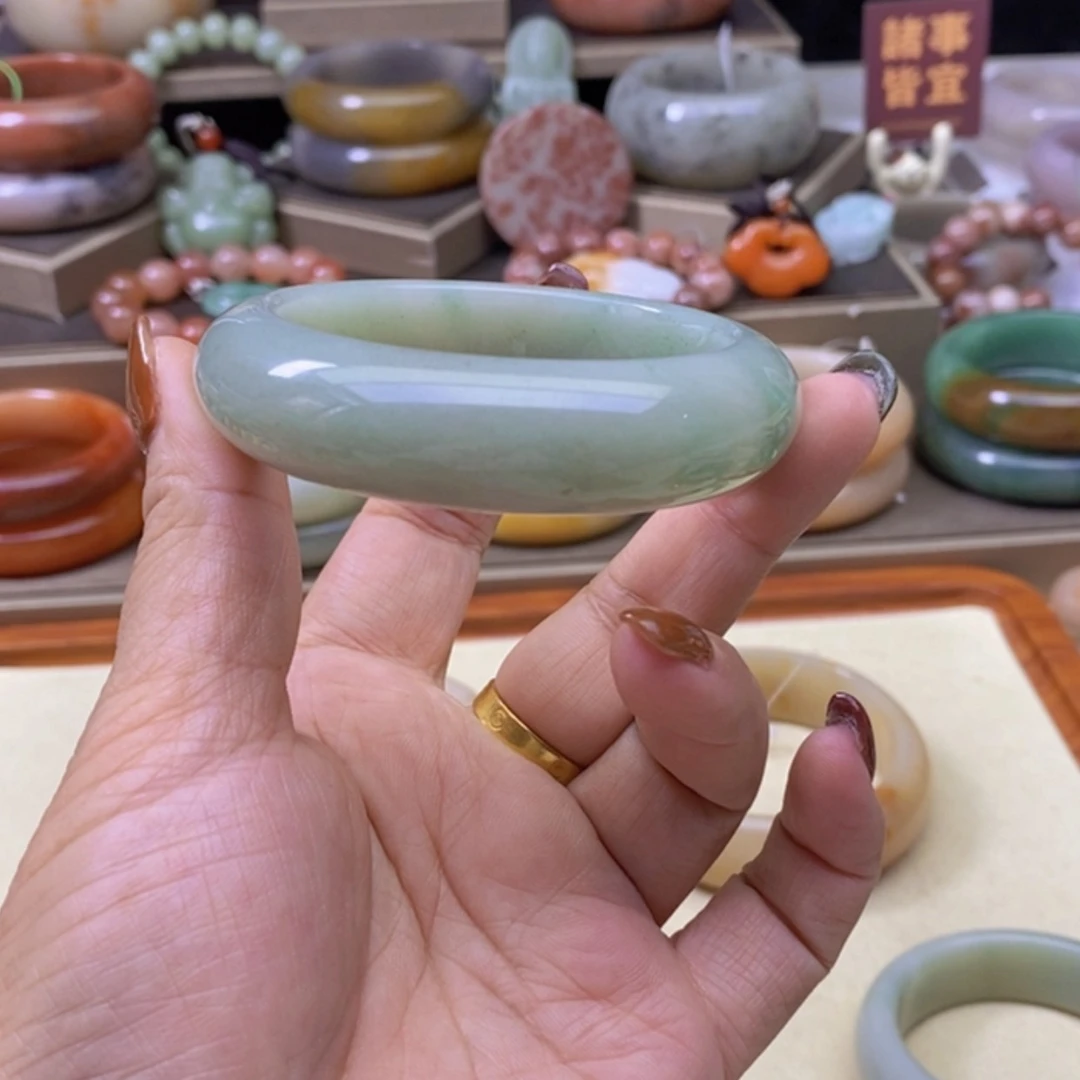 【闪购商品】未镶嵌手镯石英岩玉命**定