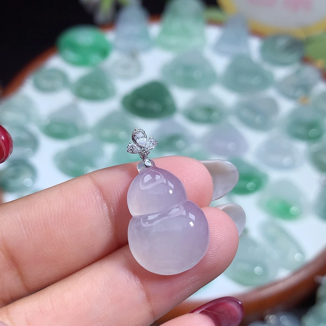 翡翠未镶嵌颈饰葫芦