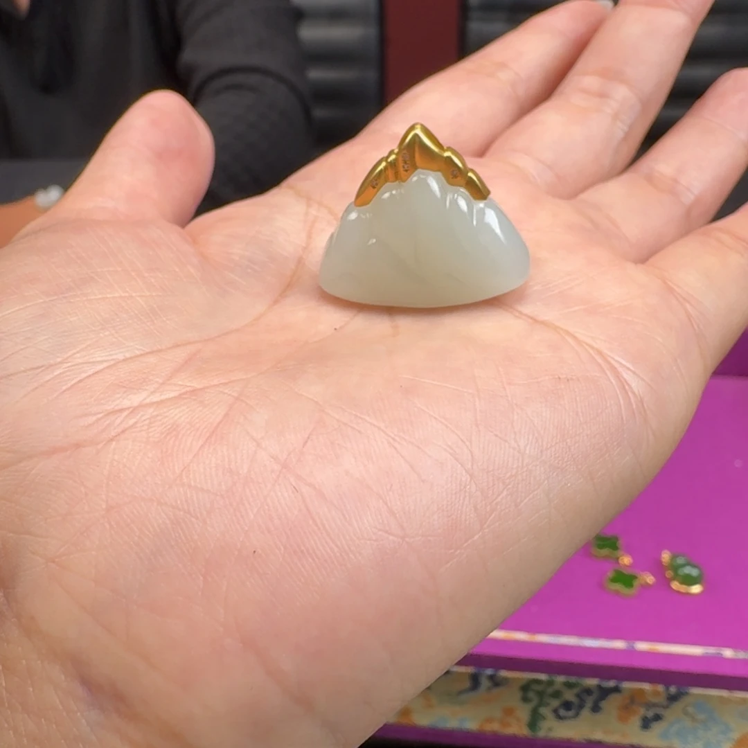 和田玉18K金镶嵌颈饰