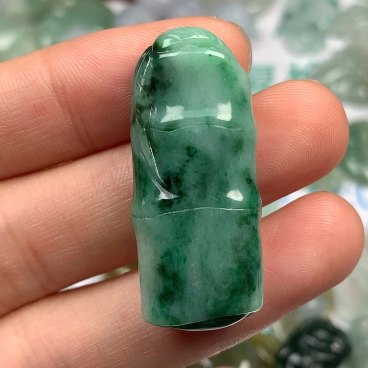 老****翡翠未镶嵌颈饰翡翠