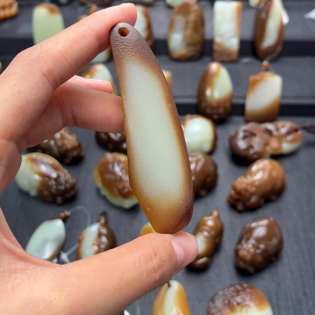 和田玉未镶嵌颈饰