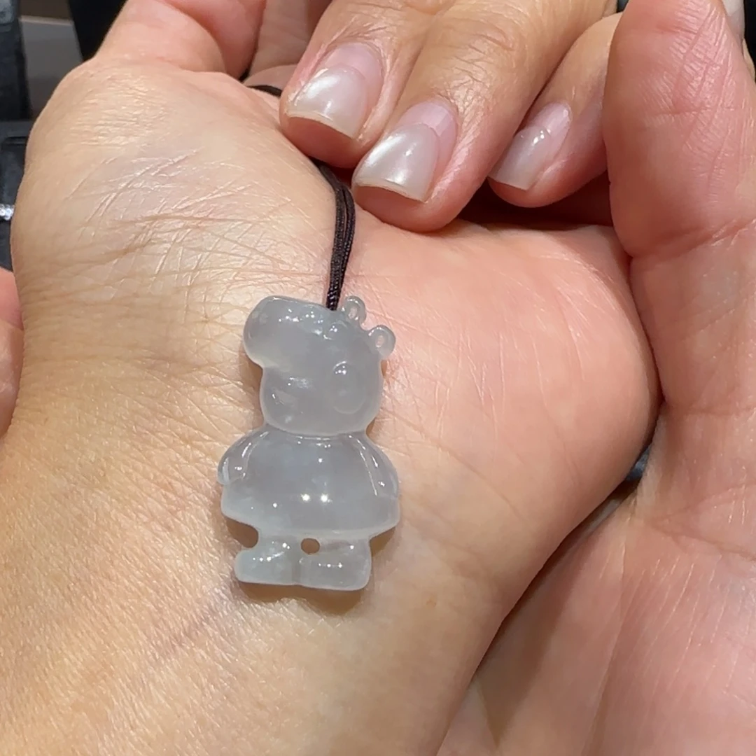 方***园翡翠未镶嵌颈饰猪猪乔治