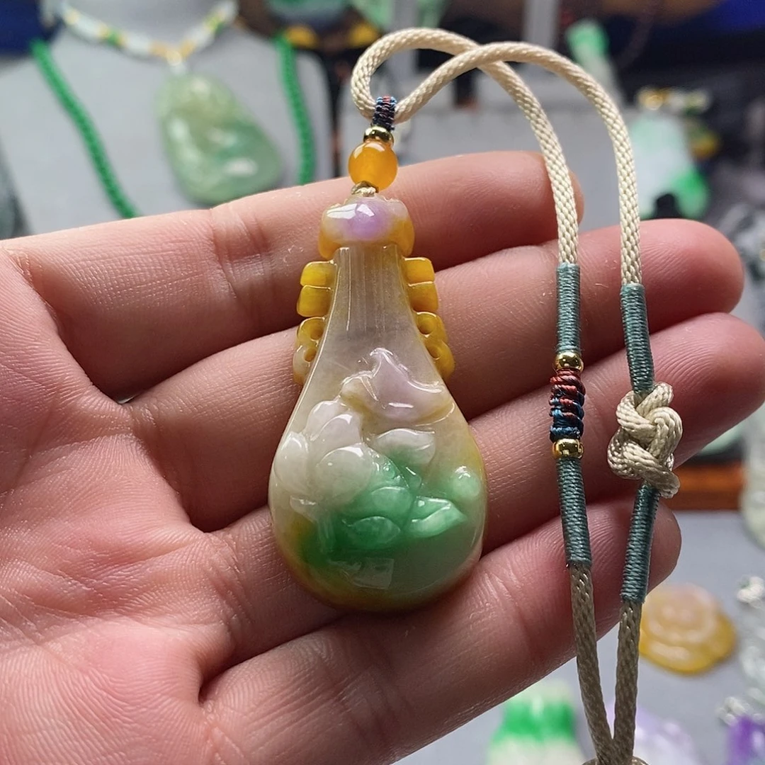 翡翠未镶嵌吊坠(赠链)