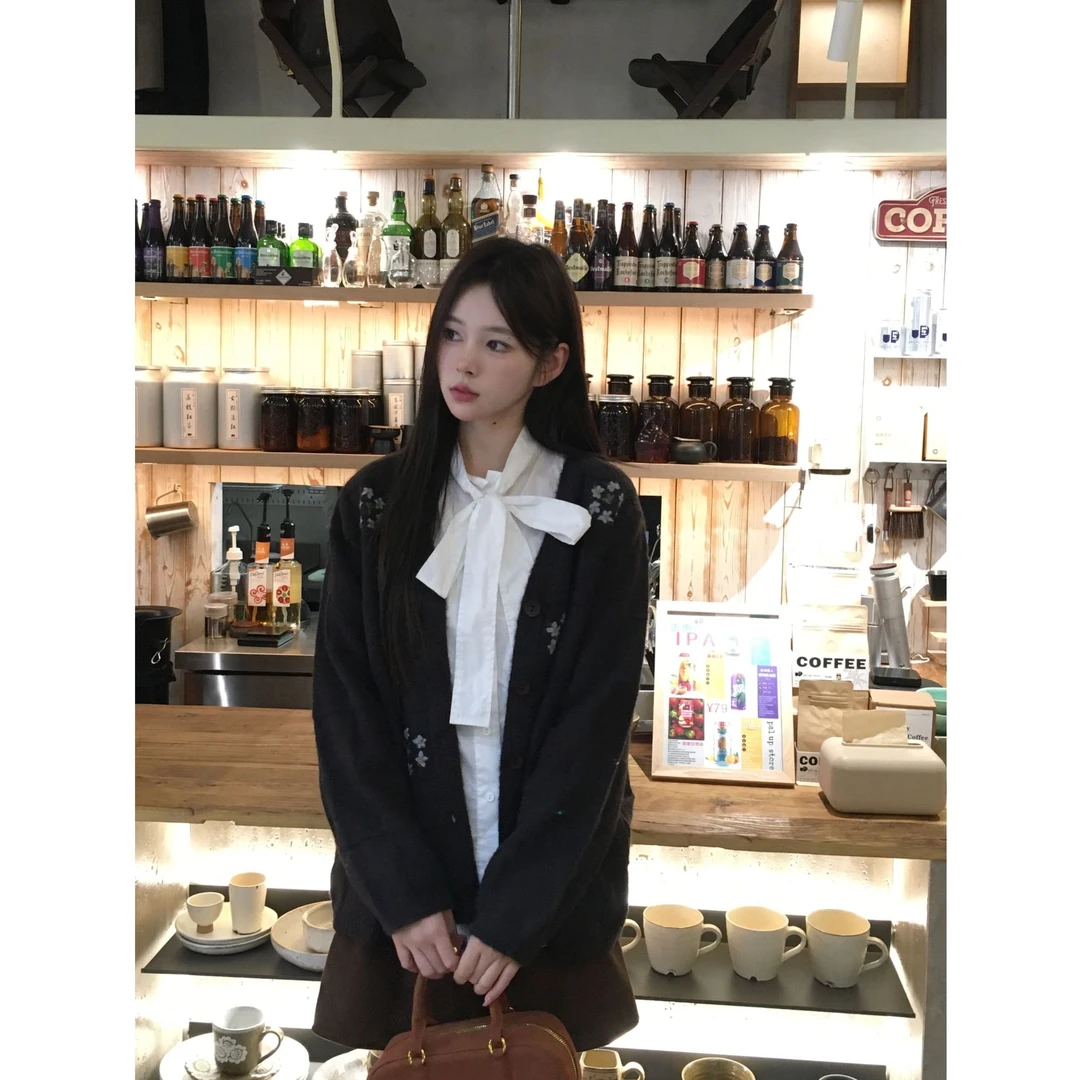 【婉er】2025早冬 小众花花刺绣百搭宽松显瘦毛衣开衫HSW88520