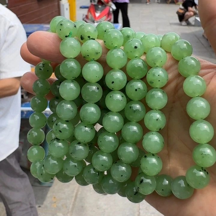 和田玉未镶嵌颈饰乌兰海苹果绿豹哥F多样性拍一发一