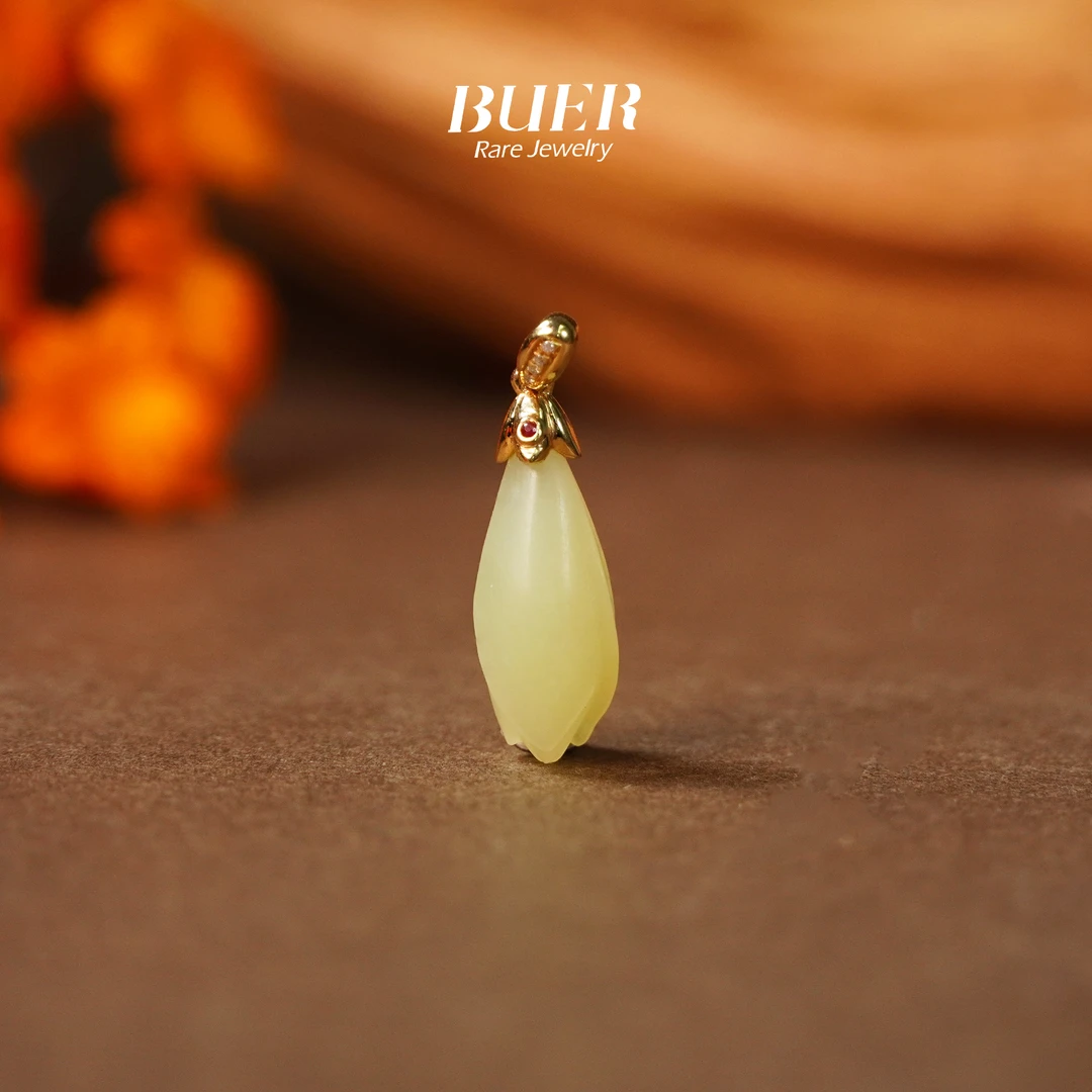 【不二】和田玉黄口18K金吊坠(玉兰花)