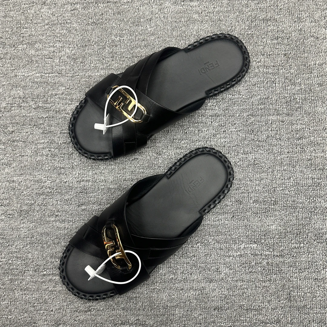 99新 FENDI/芬迪 41 fendi 小羊皮拖鞋