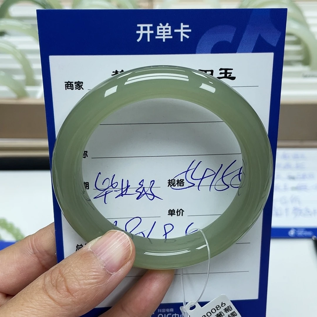 毛***仔和田玉未镶嵌手镯