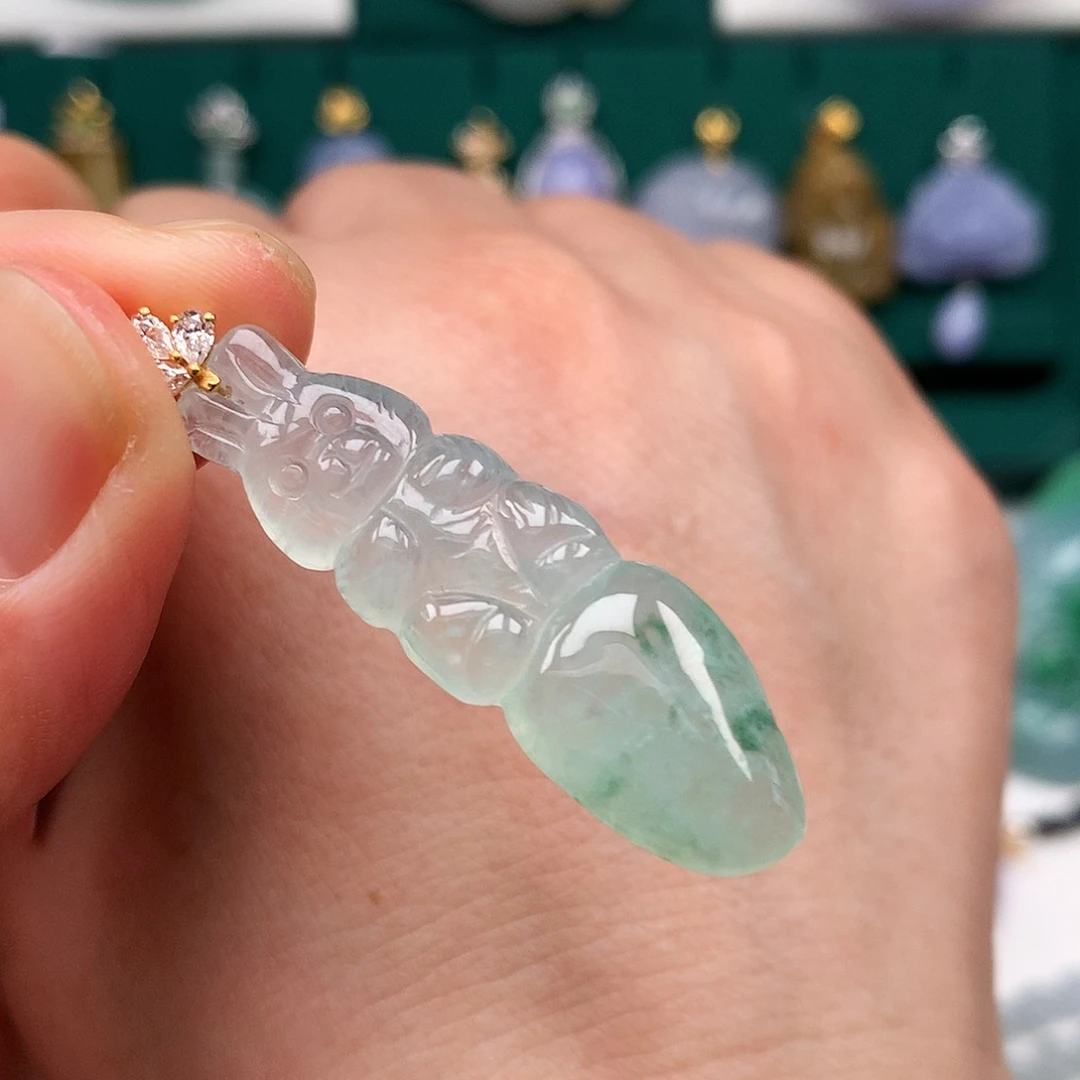 翡翠18K金镶嵌颈饰特别